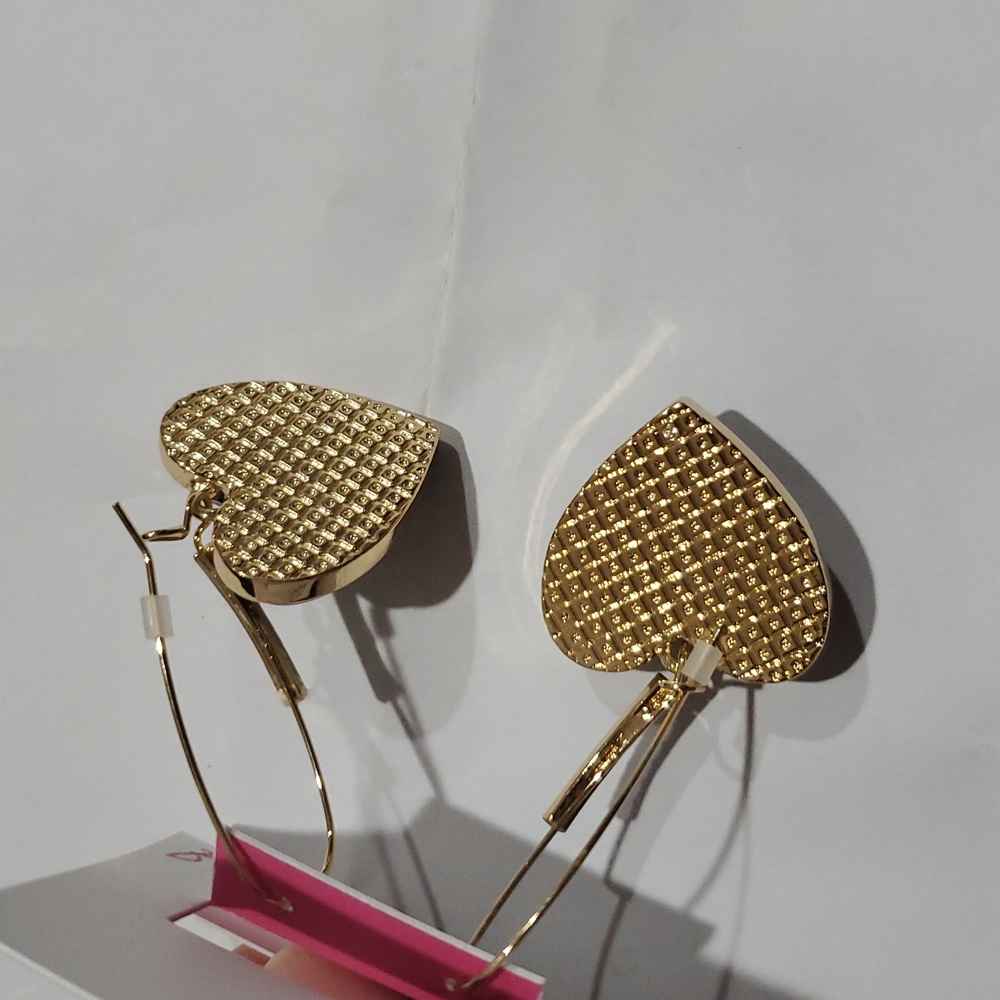 Betsey Johnson gold tone acrylic animal print heart shape pave earrings new - Picture 6 of 10